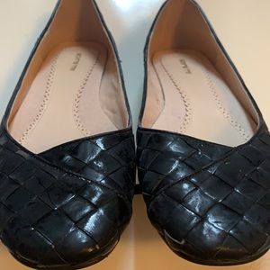 “ALL BLACK” SZ 7. BASKET WEAVE BLK PATENT LEATHER FLATS LOAFERS SHOES